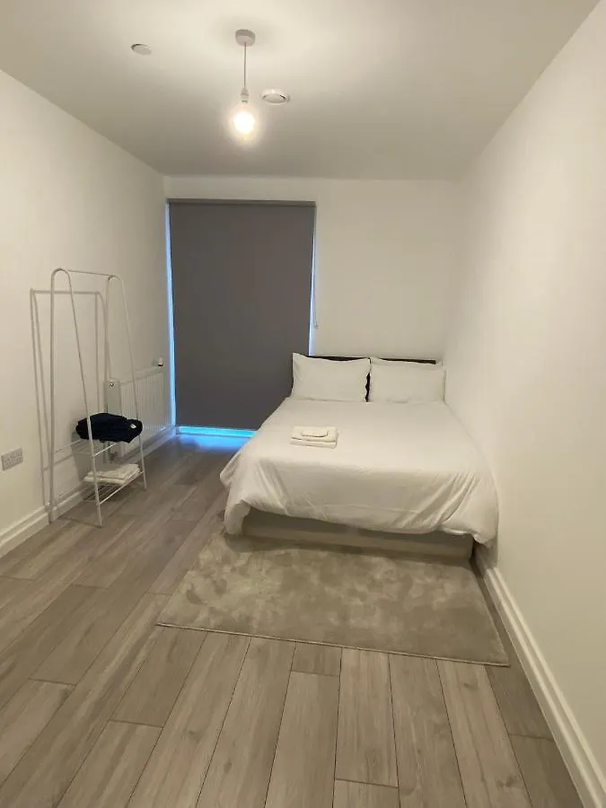 2 Bed Penthouse-Riverside View In East London Barking  Barking (Greater London)