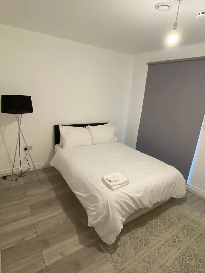 Апартаменты 2 Bed Penthouse-Riverside View In East London Баркинг